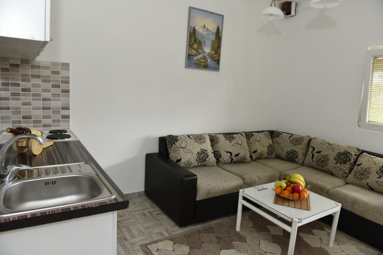 Enko 1 Apartment Тиват Екстериор снимка