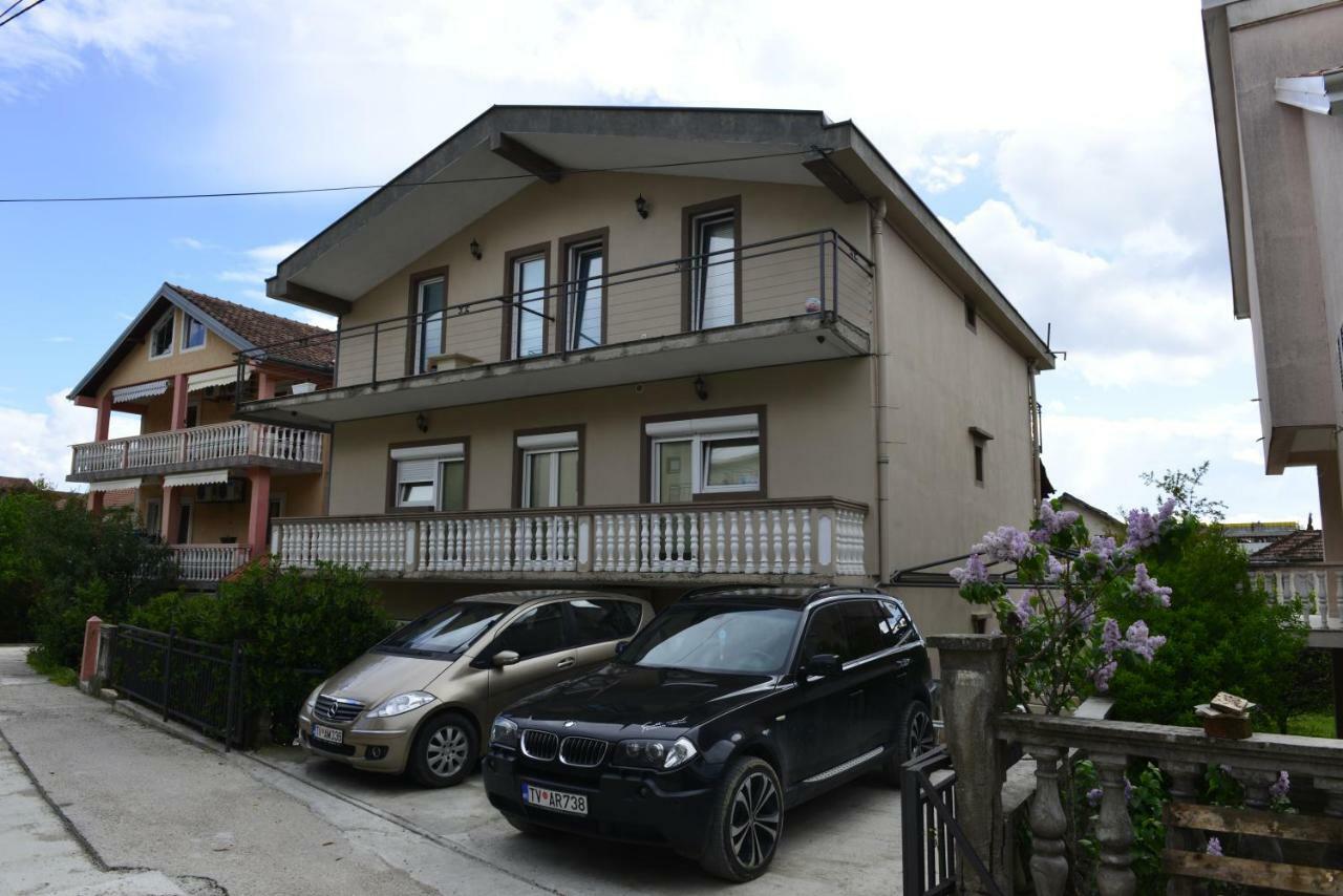 Enko 1 Apartment Тиват Екстериор снимка