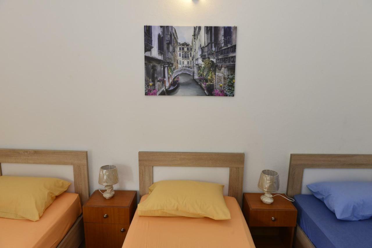 Enko 1 Apartment Тиват Екстериор снимка