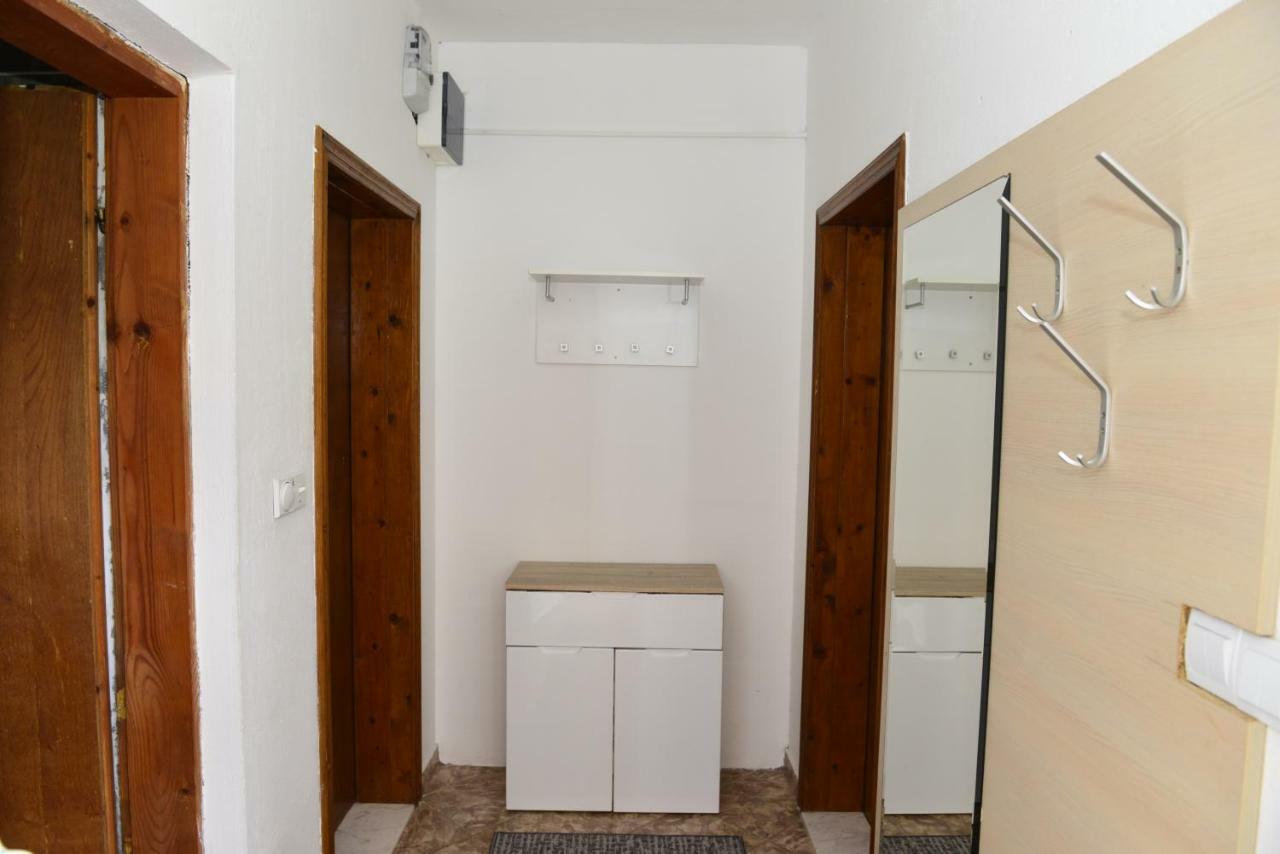 Enko 1 Apartment Тиват Екстериор снимка