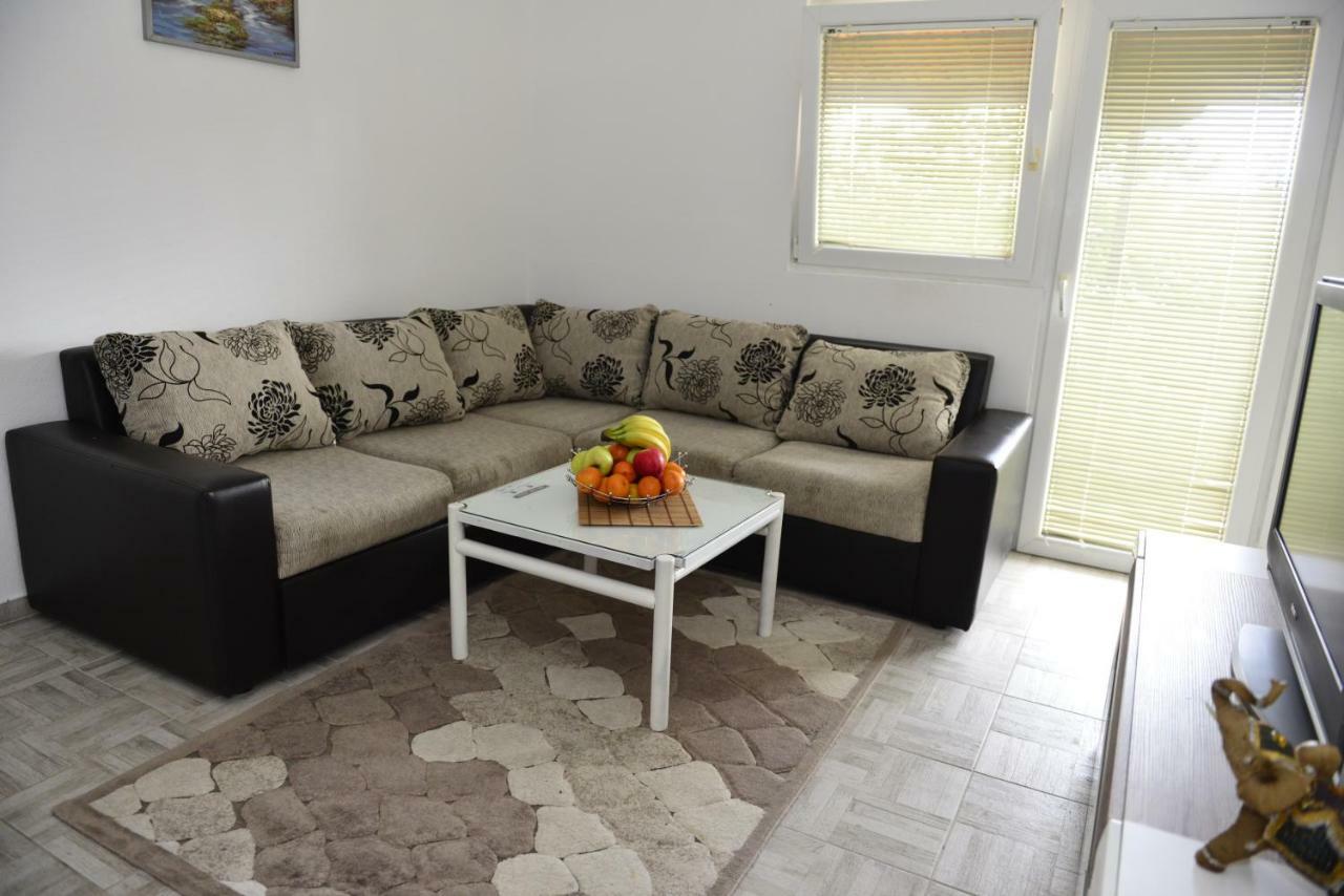 Enko 1 Apartment Тиват Екстериор снимка