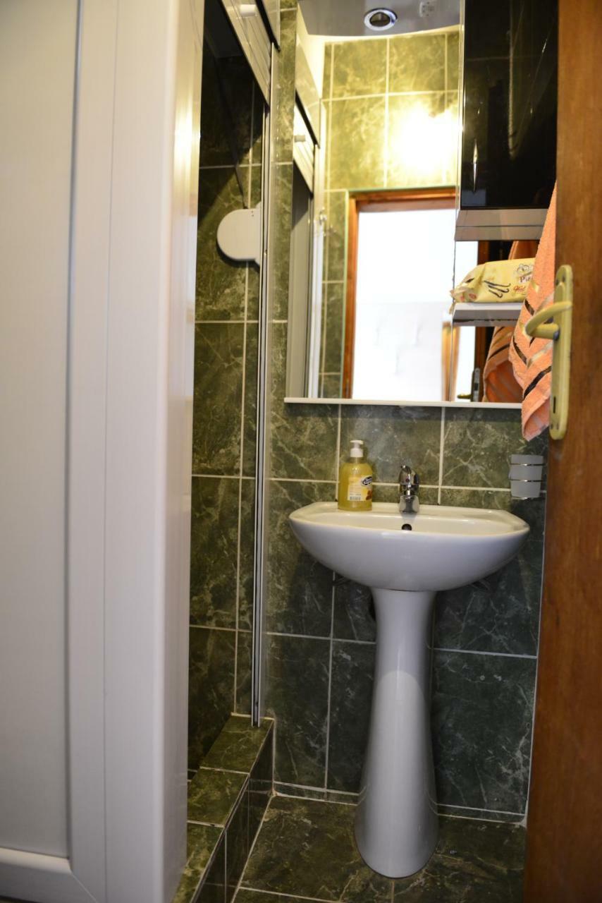 Enko 1 Apartment Тиват Екстериор снимка
