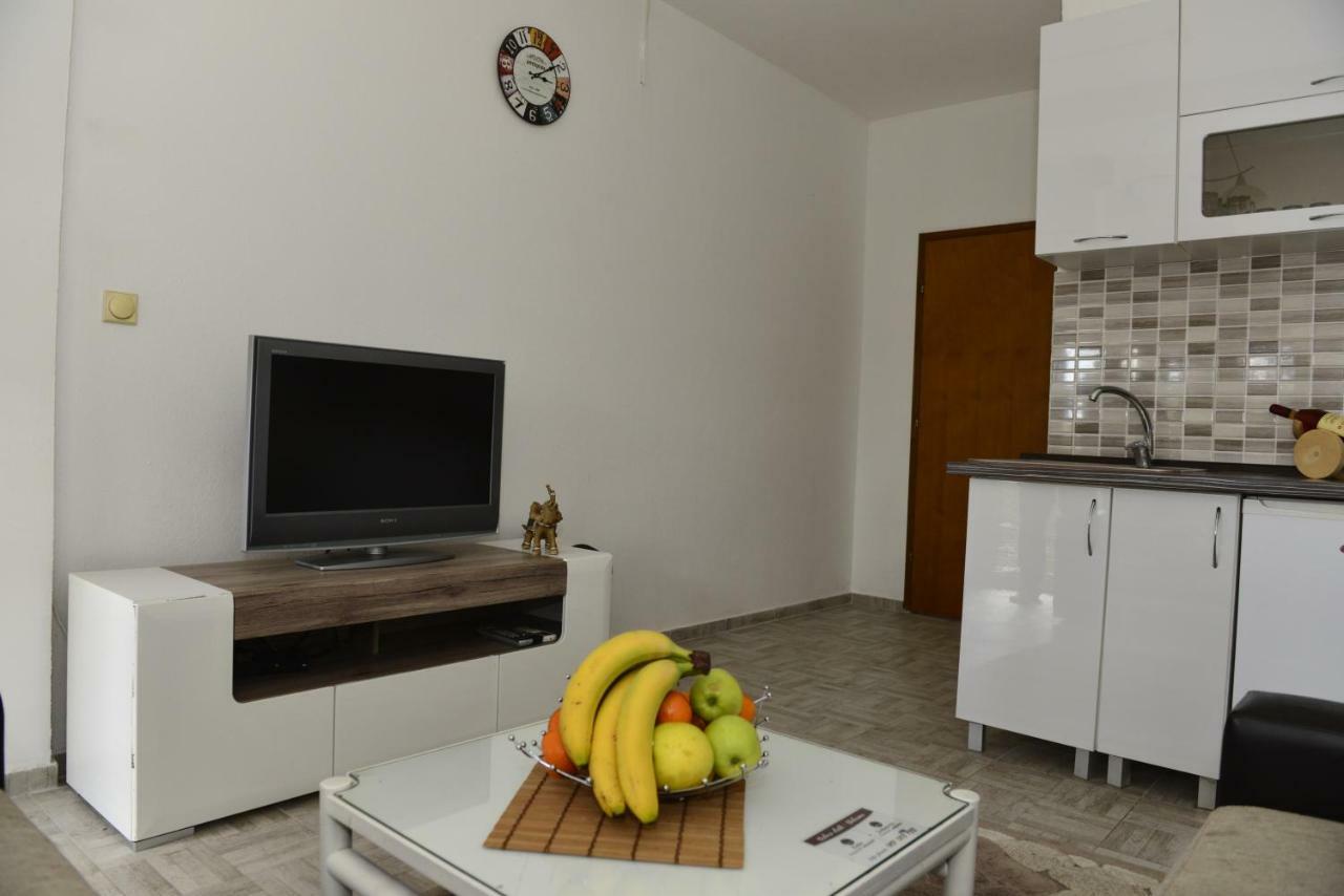 Enko 1 Apartment Тиват Екстериор снимка